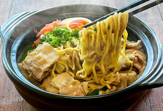 スープが絡みつく 悪魔の汁なし麺