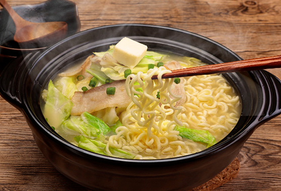 塩バター糀にんにくラーメン鍋