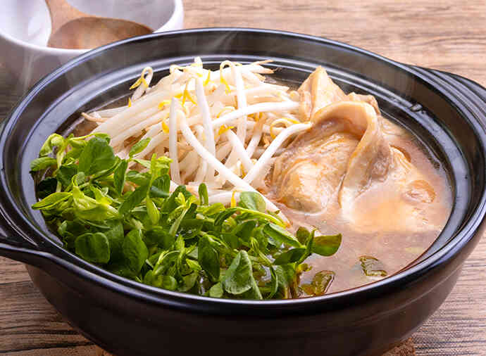 豆苗ともやしで簡単！野菜ましまし鍋（にんにく醤油味）