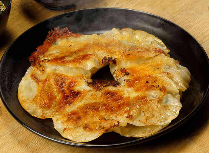 チーズカリッと!ドーナツ型餃子